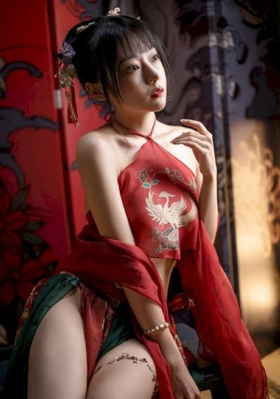 半夜我熟练扒下妈妈的内裤视频